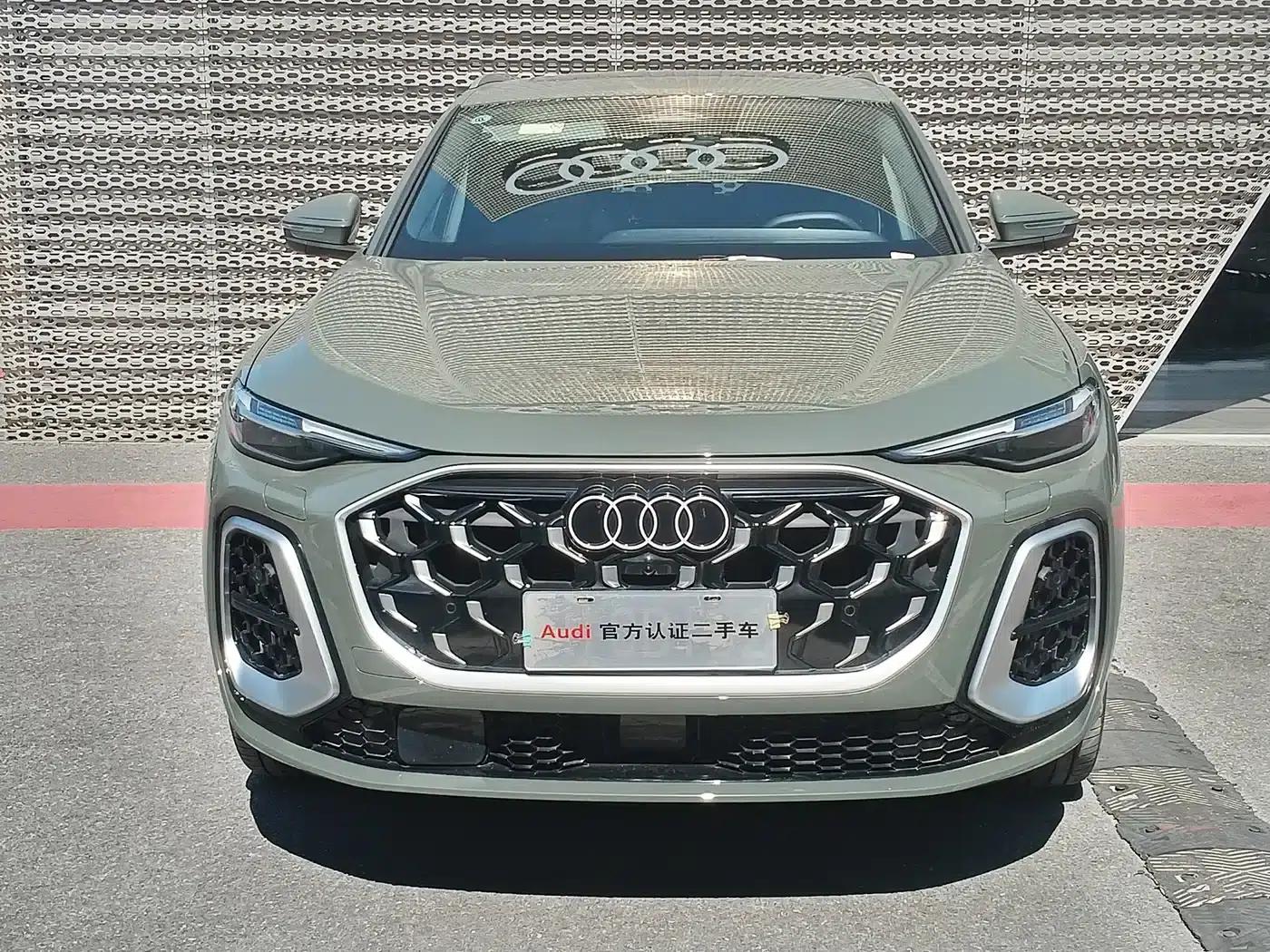 Audi Q5L 2026 2.0T Exclusive Edition for Million Users — миниатюра 2