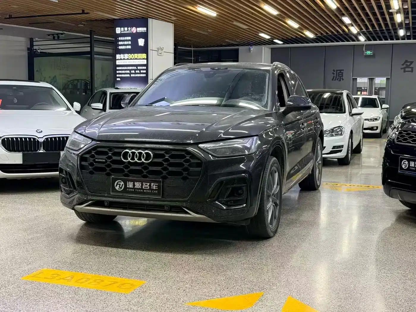 Audi Q5L 2022 40T RS Package Sport Edition — миниатюра 1