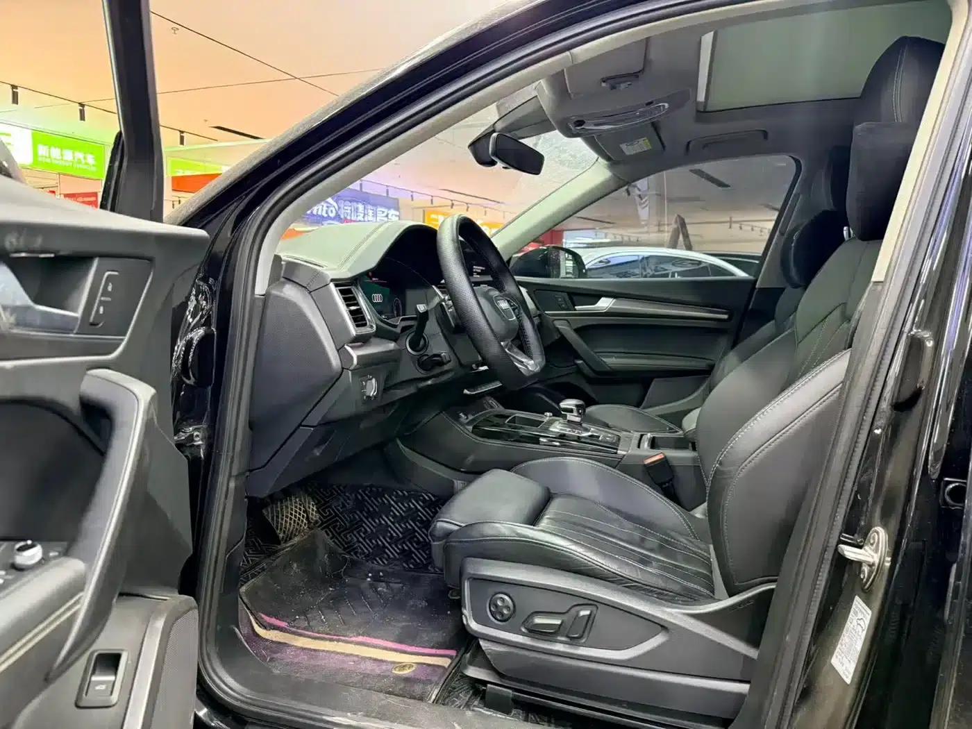 Audi Q5L 2022 40T RS Package Sport Edition — миниатюра 3