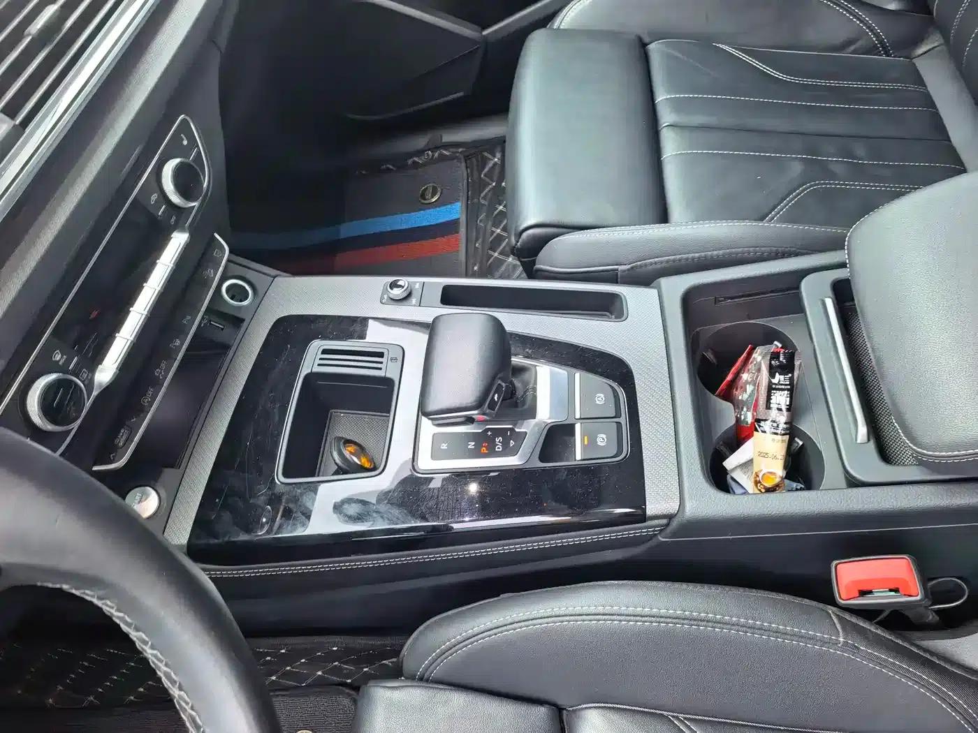Audi Q5L 2022 40T RS Package Sport Edition — миниатюра 12