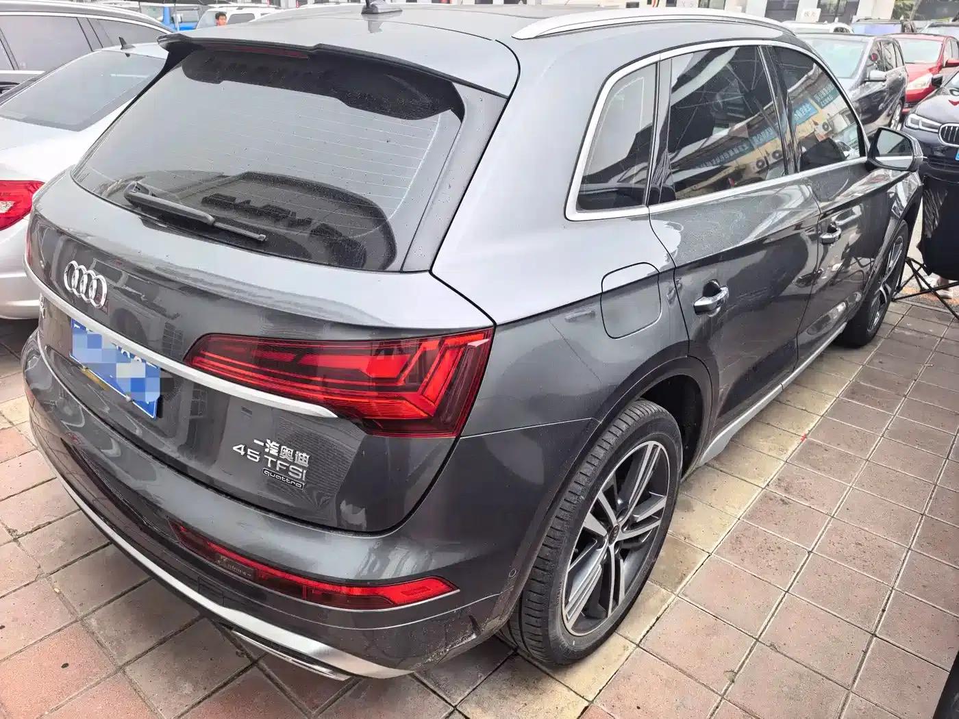 Audi Q5L 2022 40T RS Package Sport Edition — миниатюра 3