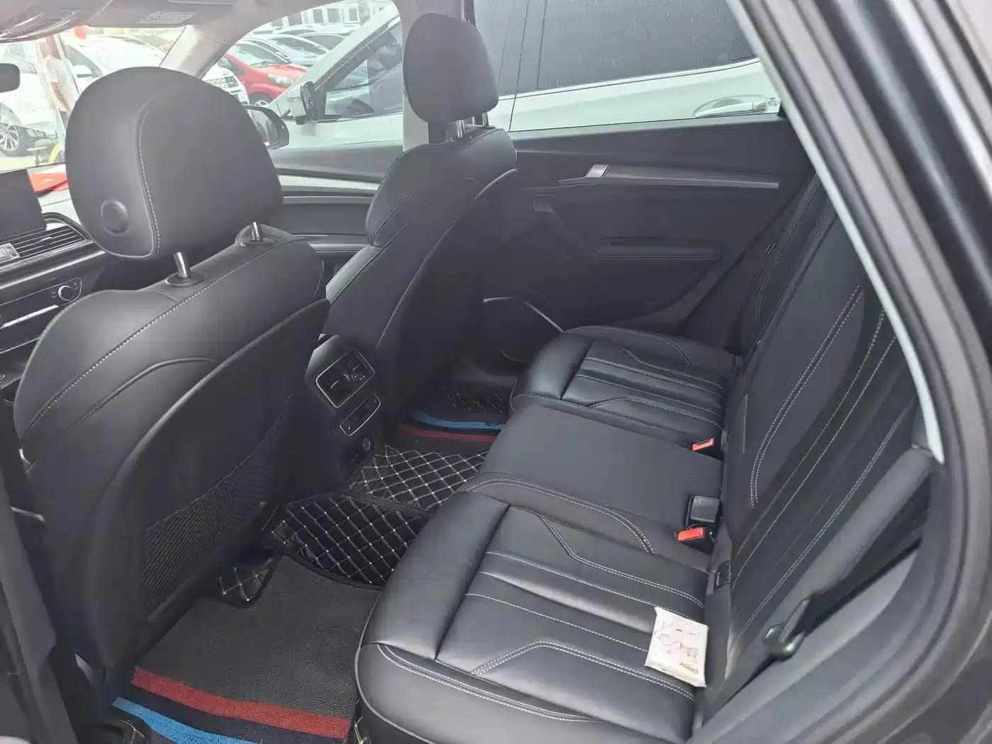 Audi Q5L 2022 40T RS Package Sport Edition — миниатюра 8