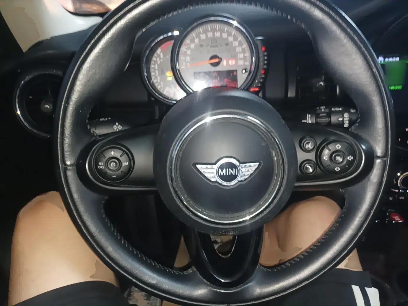 MINI 2016 1.2T ONE Pioneer Edition — миниатюра 13