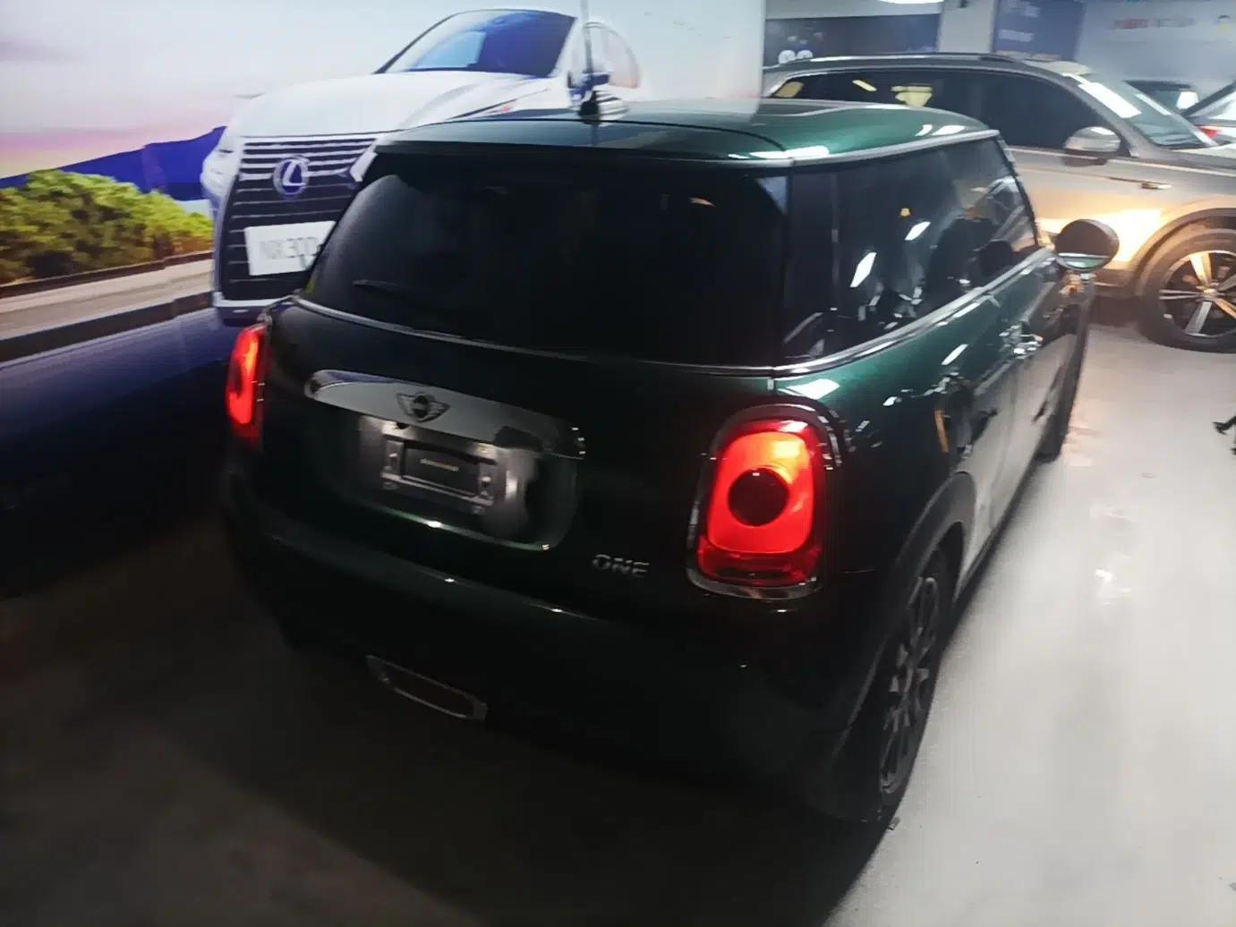 MINI 2016 1.2T ONE Pioneer Edition — миниатюра 6