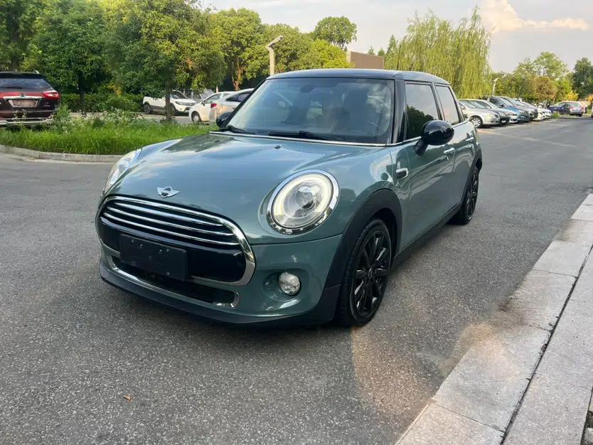 MINI 2016 1.5T COOPER Pioneer Edition Five-Door Model — миниатюра 1