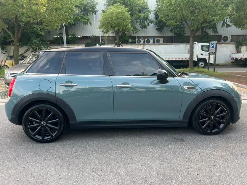 MINI 2016 1.5T COOPER Pioneer Edition Five-Door Model — миниатюра 15