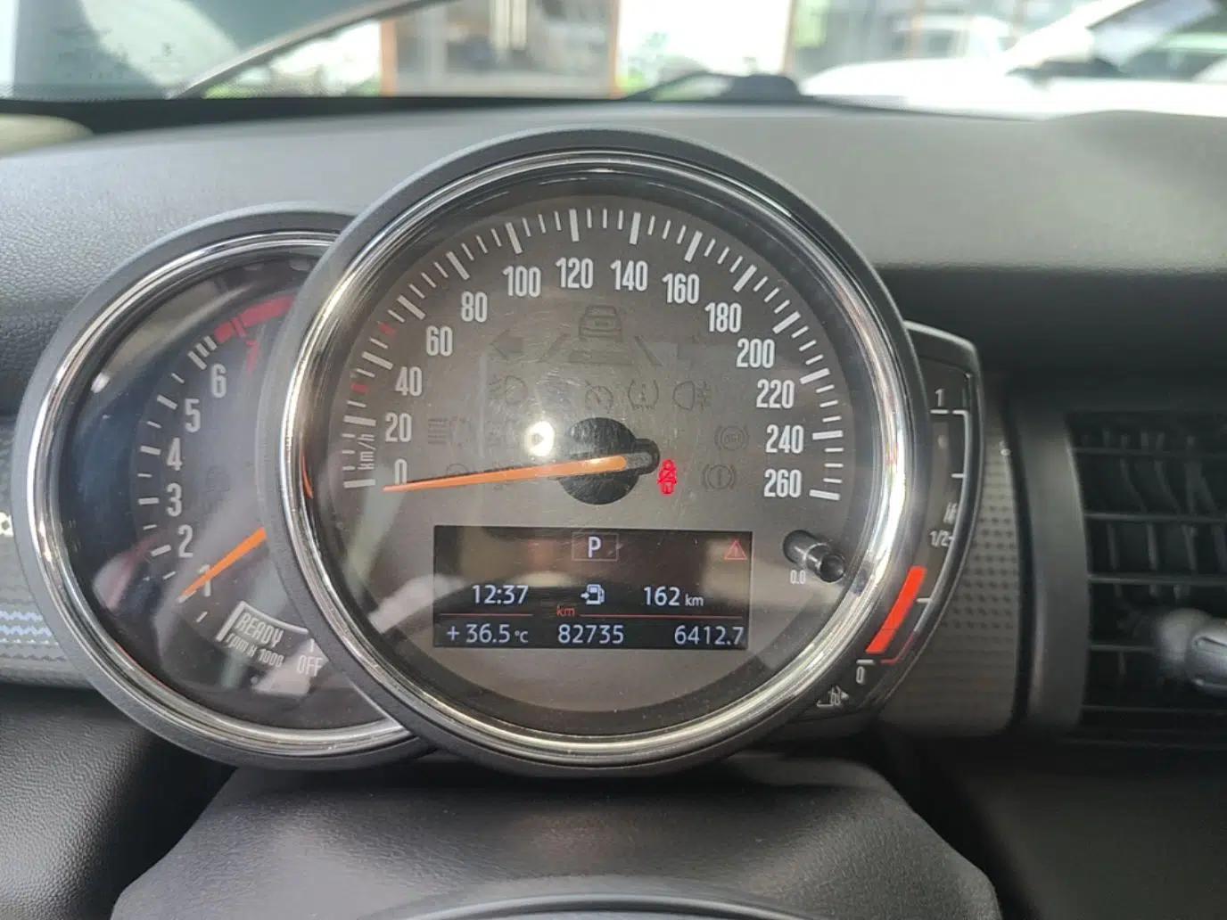 MINI 2016 1.5T COOPER Pioneer Edition Five-Door Model — миниатюра 22