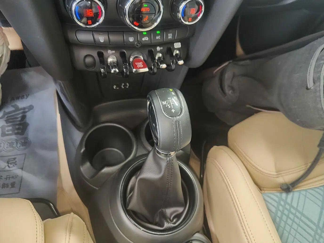 MINI 2016 1.5T COOPER Pioneer Edition Five-Door Model — миниатюра 24