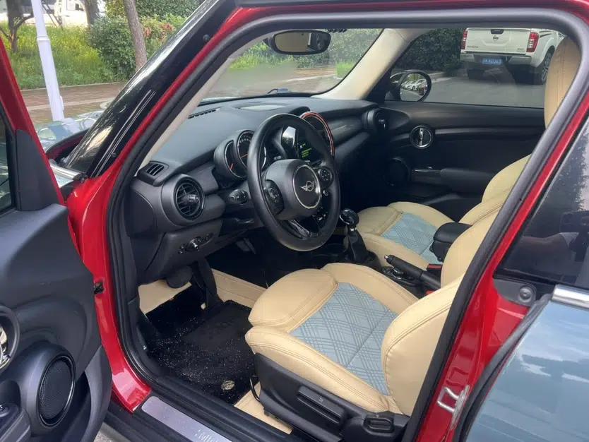 MINI 2016 1.5T COOPER Pioneer Edition Five-Door Model — миниатюра 32