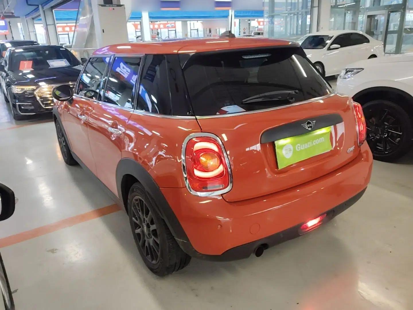 MINI 2018 1.5T ONE PLUS Five-Door Edition — миниатюра 4