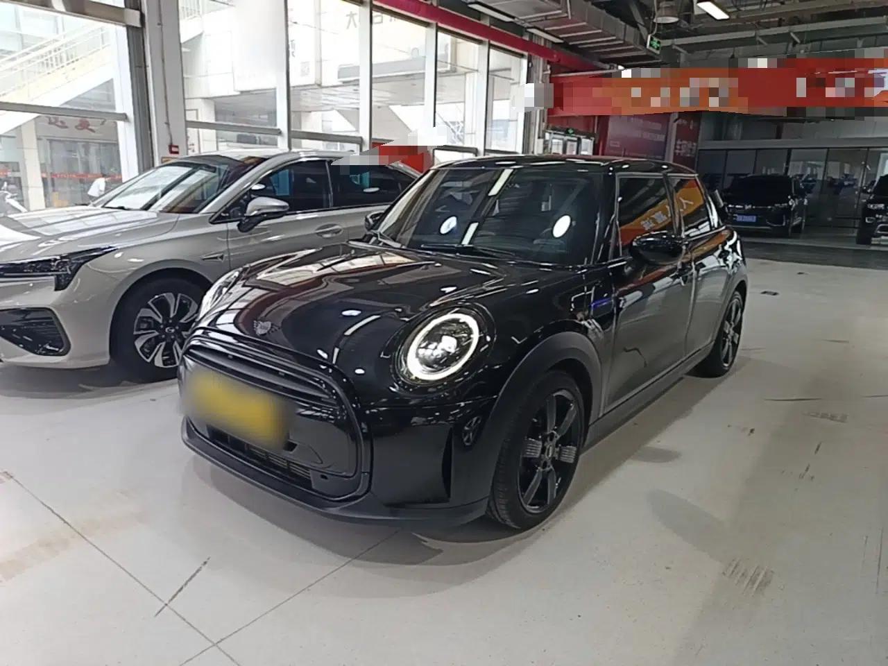 MINI 2023 Updated 1.5T COOPER Artist Five-Door Edition — миниатюра 1