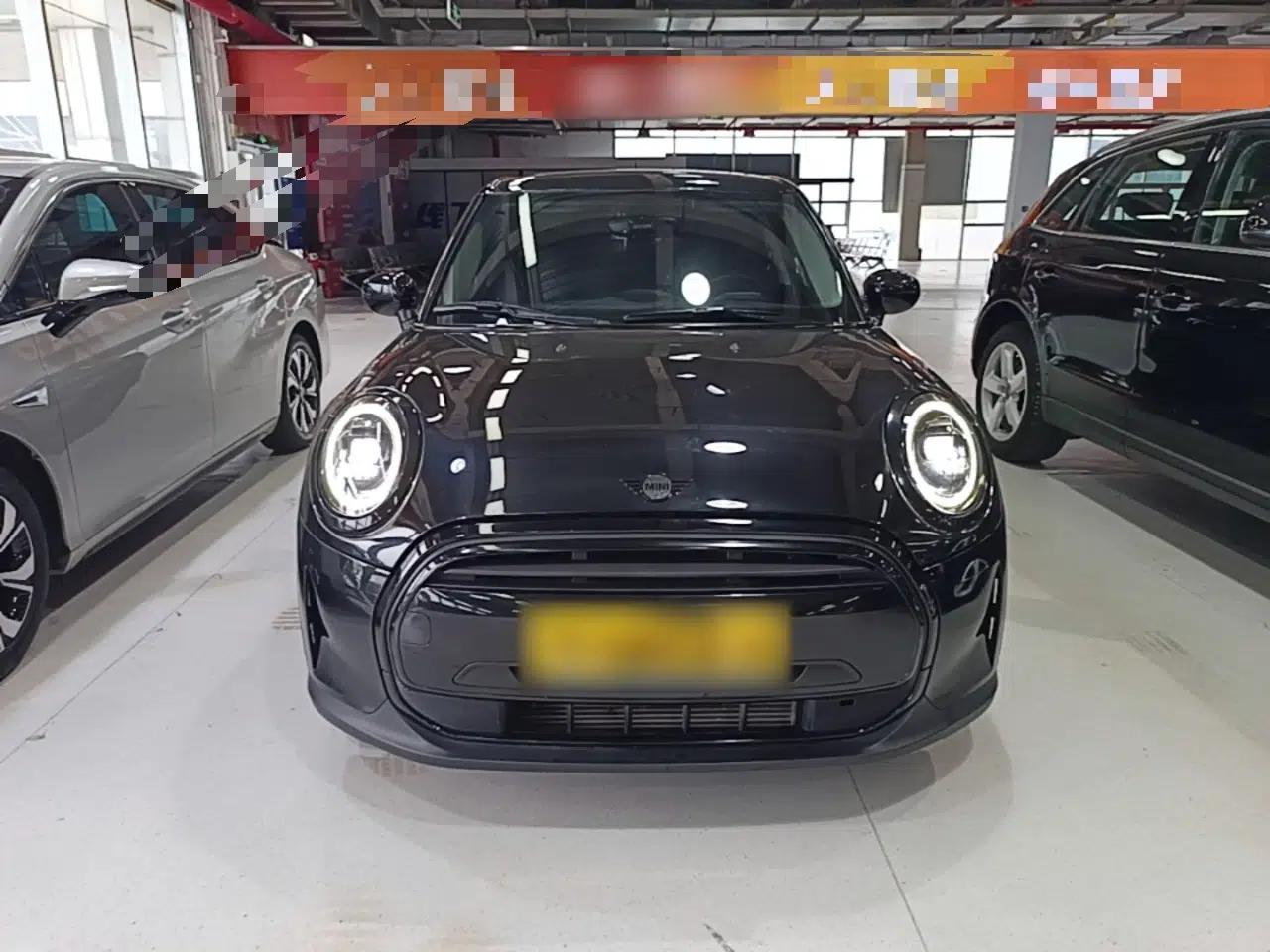 MINI 2023 Updated 1.5T COOPER Artist Five-Door Edition — миниатюра 2