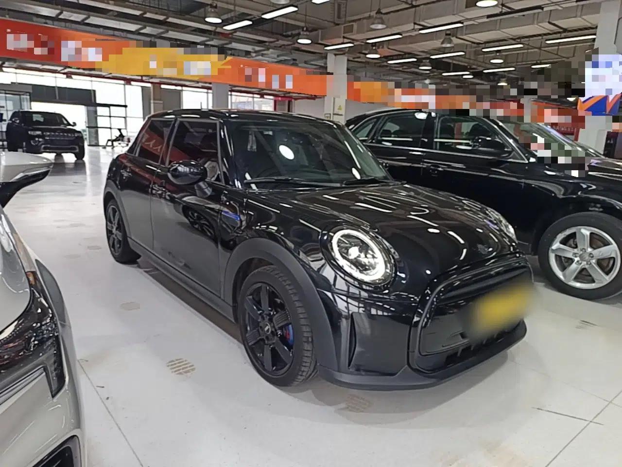 MINI 2023 Updated 1.5T COOPER Artist Five-Door Edition — миниатюра 12