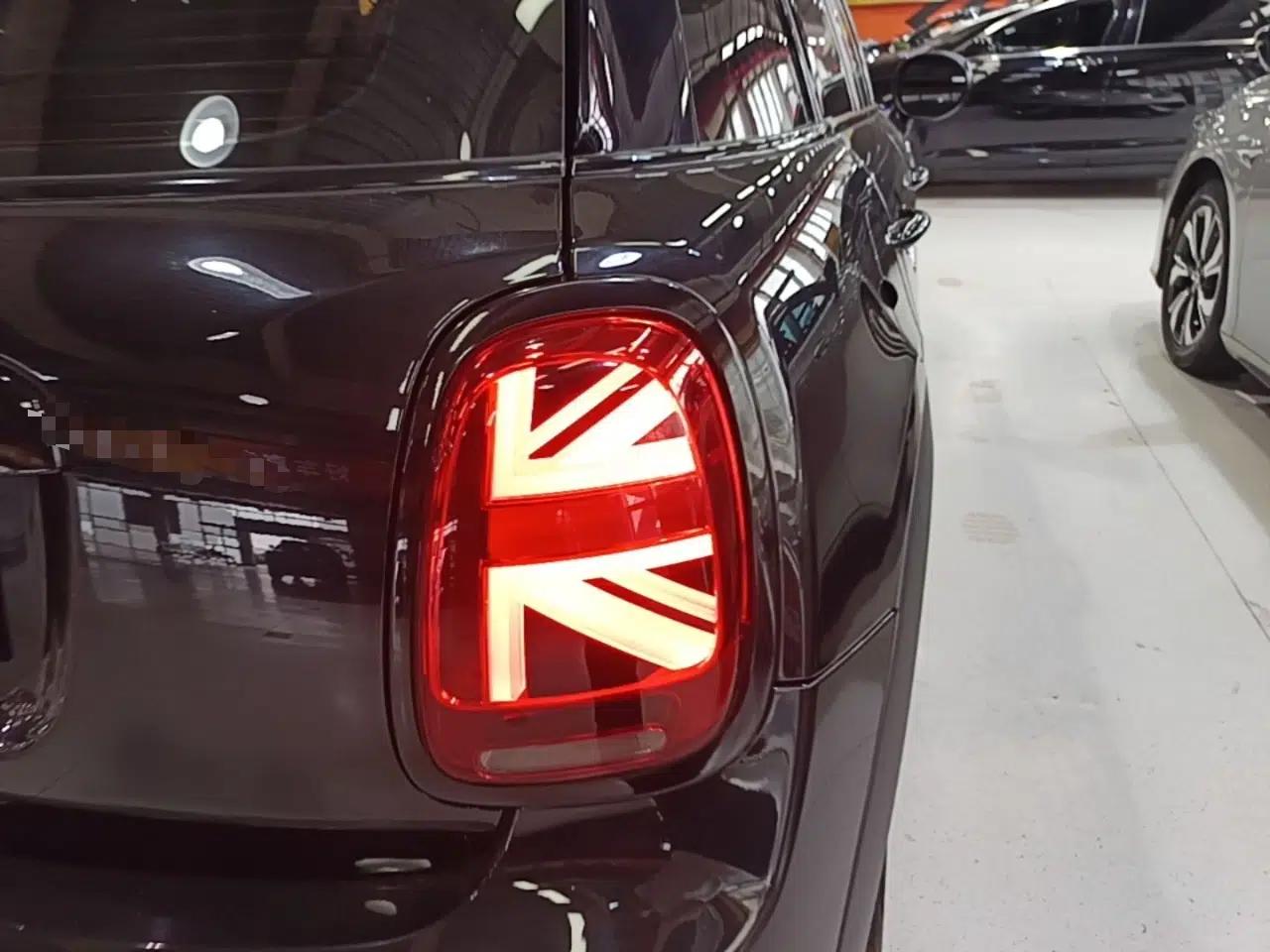 MINI 2023 Updated 1.5T COOPER Artist Five-Door Edition — миниатюра 14