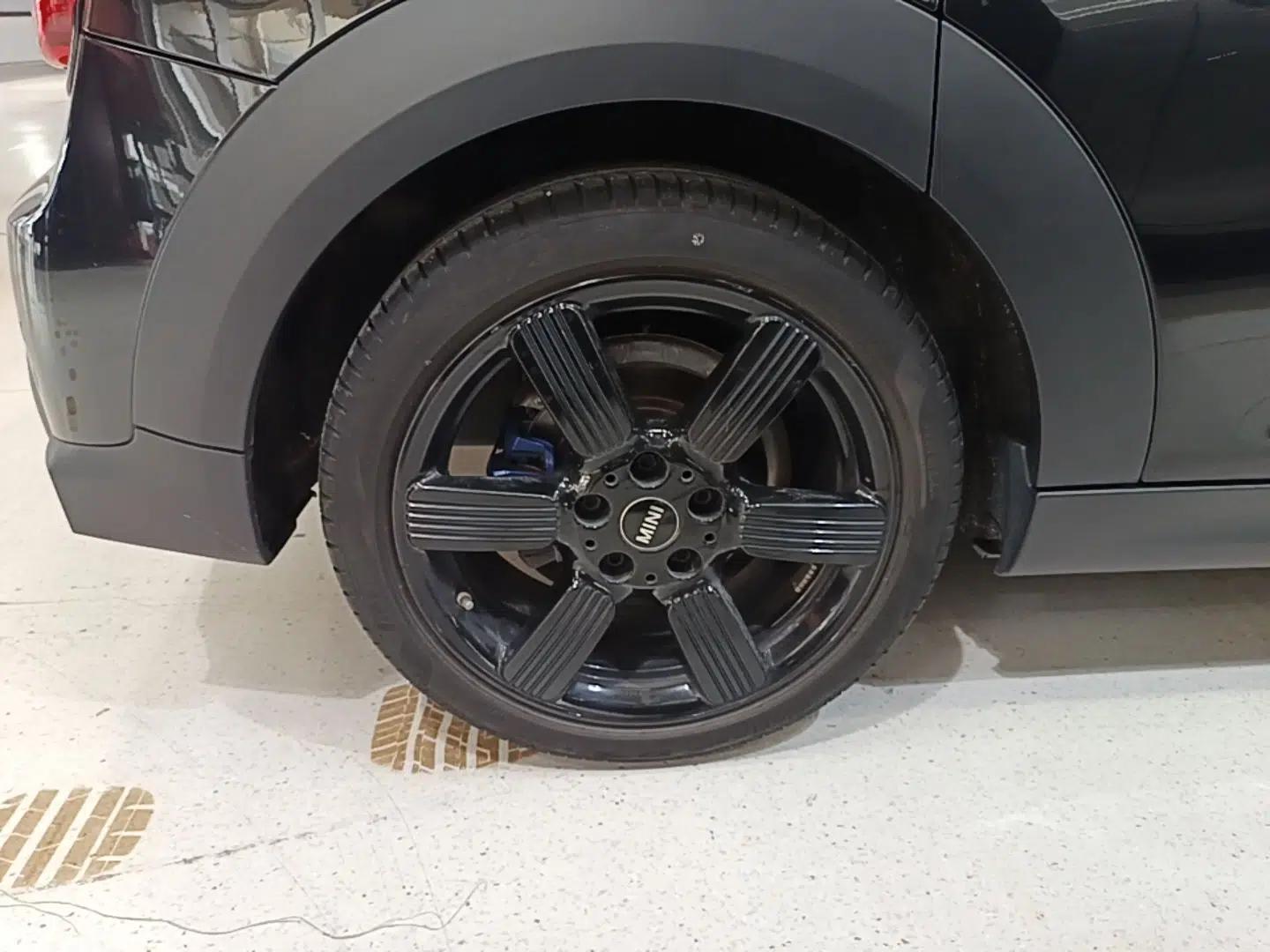MINI 2023 Updated 1.5T COOPER Artist Five-Door Edition — миниатюра 16