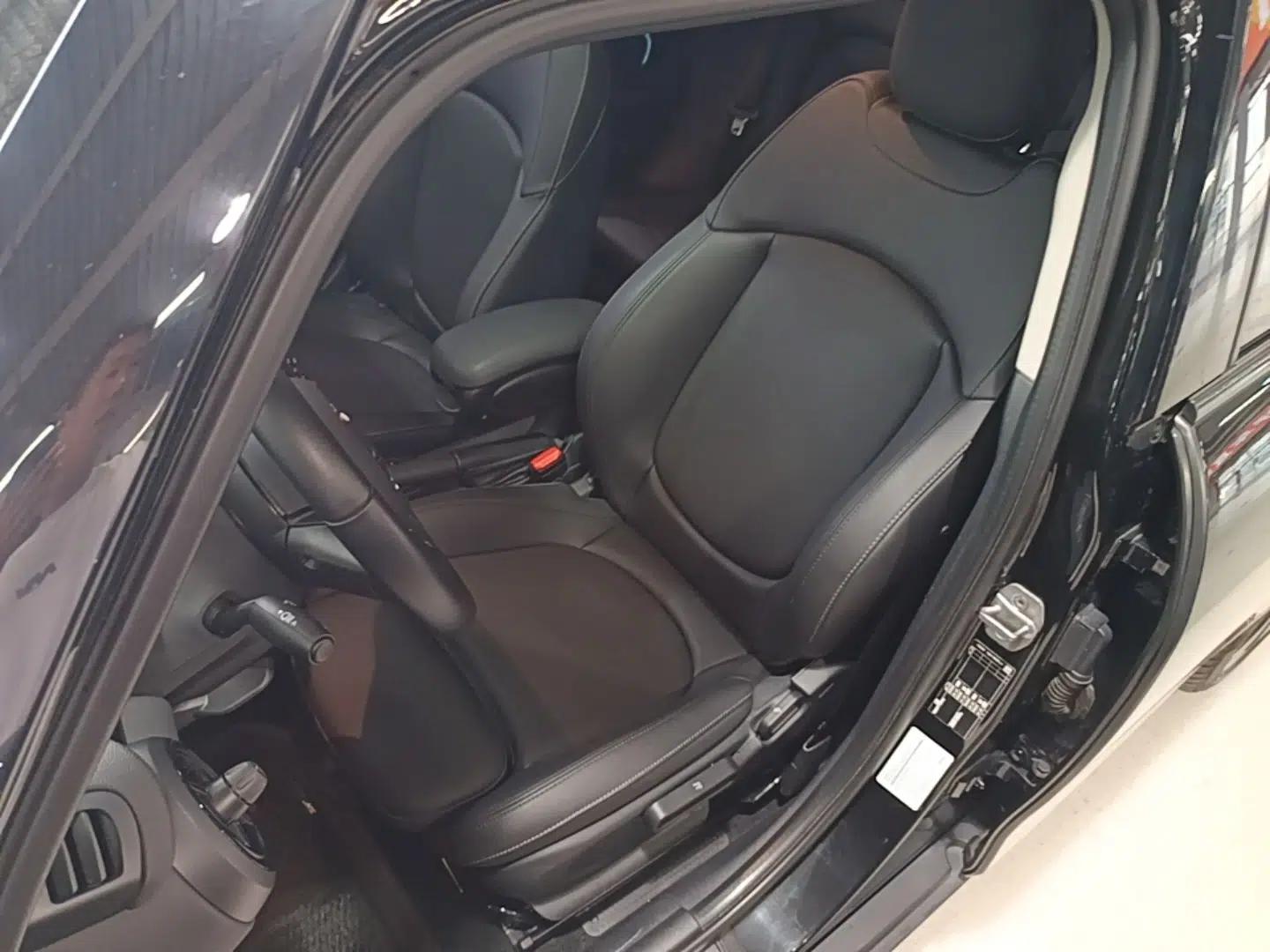 MINI 2023 Updated 1.5T COOPER Artist Five-Door Edition — миниатюра 22
