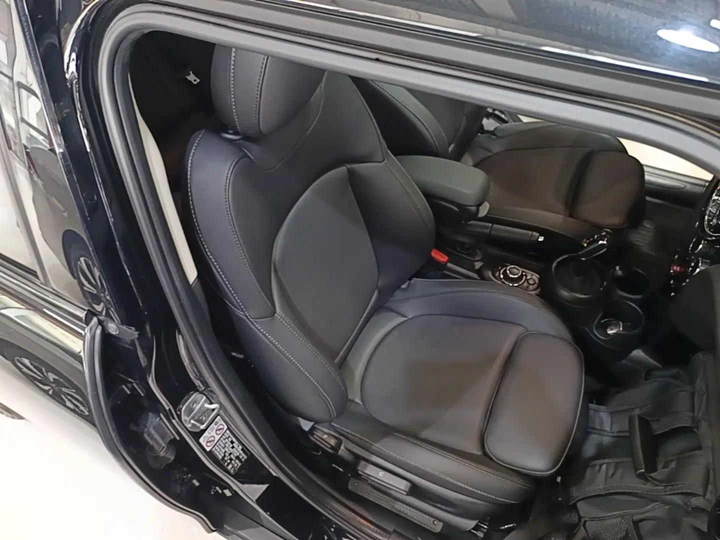 MINI 2023 Updated 1.5T COOPER Artist Five-Door Edition — миниатюра 24