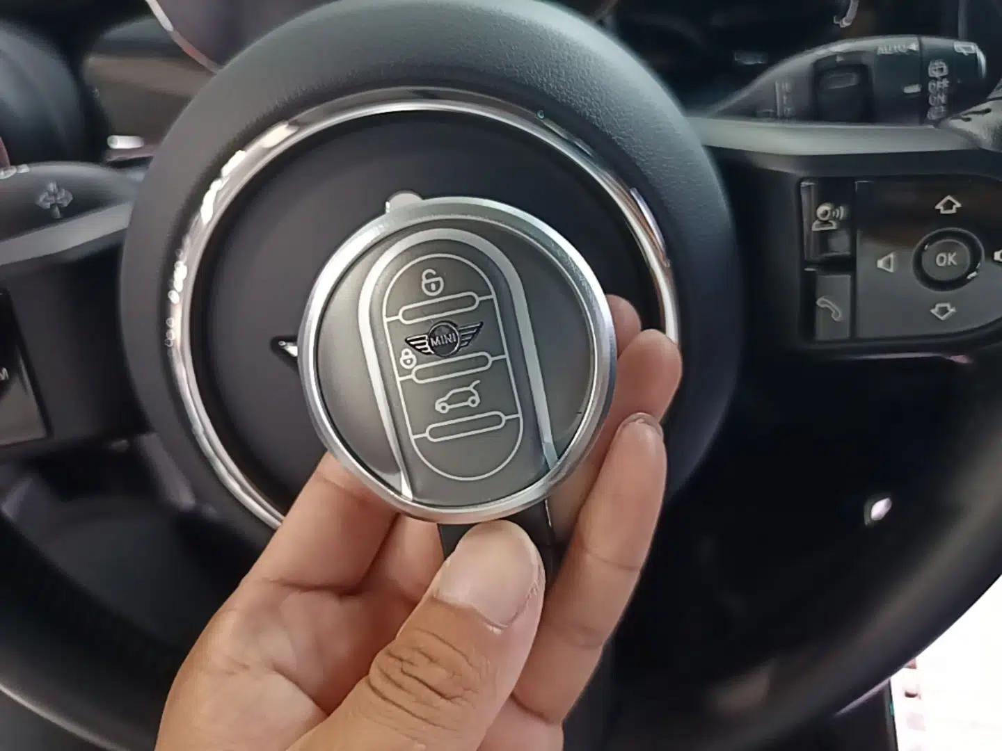 MINI 2023 Updated 1.5T COOPER Artist Five-Door Edition — миниатюра 28