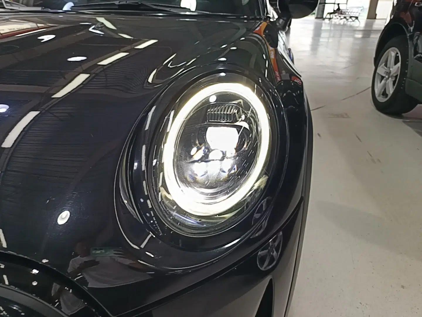 MINI 2023 Updated 1.5T COOPER Artist Five-Door Edition — миниатюра 8