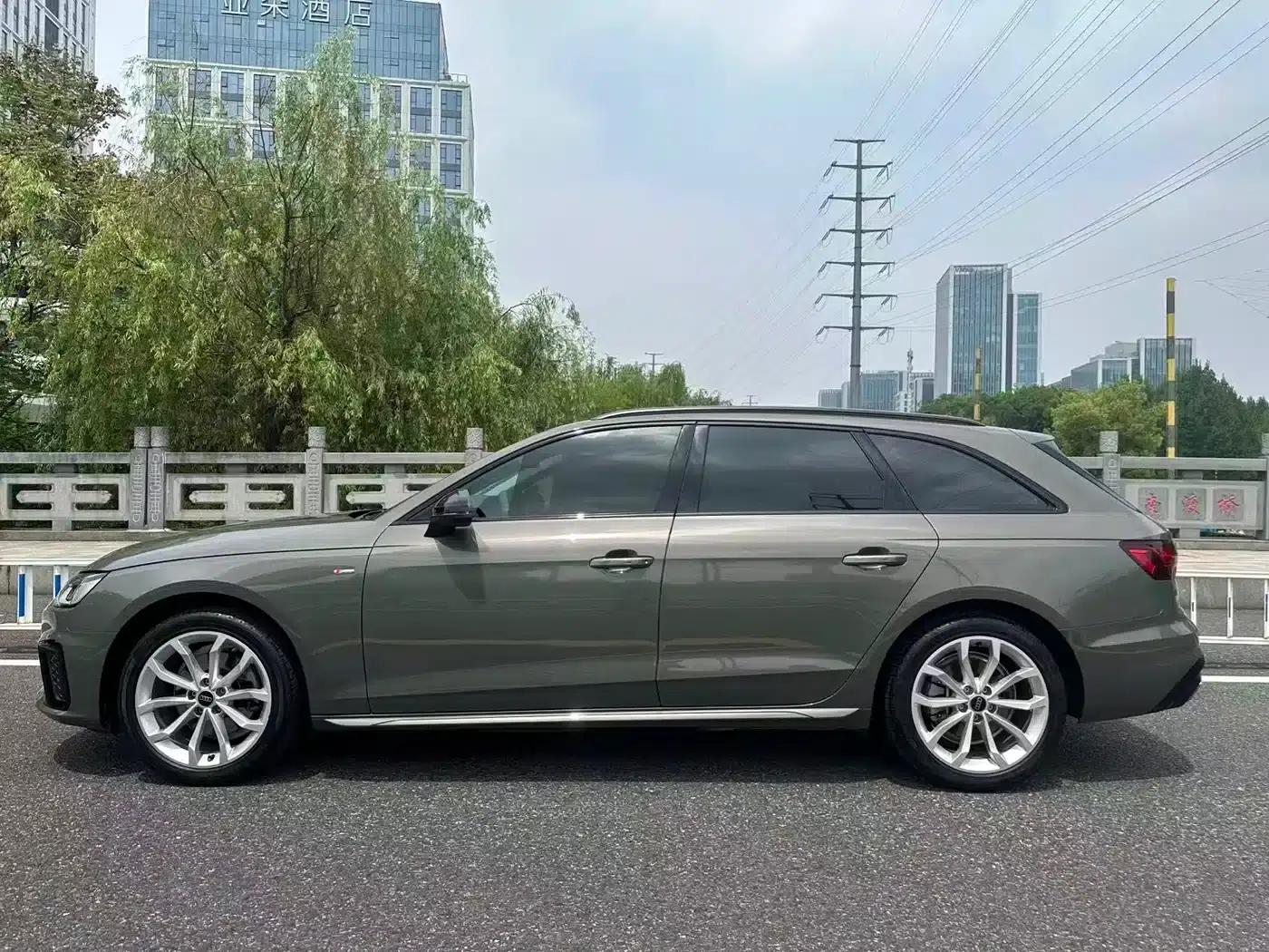 2024 Audi A4 (Imported) Avant 40 TFSI Sporty Model — миниатюра 3