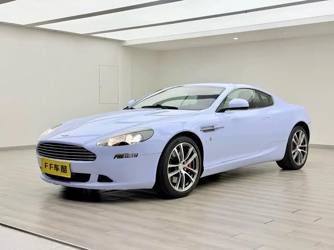 Aston Martin DB9 2011 6.0L Touchtronic Coupe — миниатюра 1