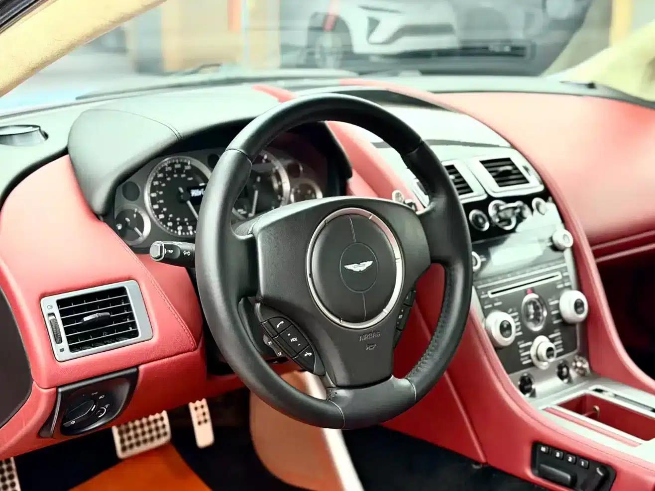 Aston Martin DB9 2011 6.0L Touchtronic Coupe — миниатюра 13