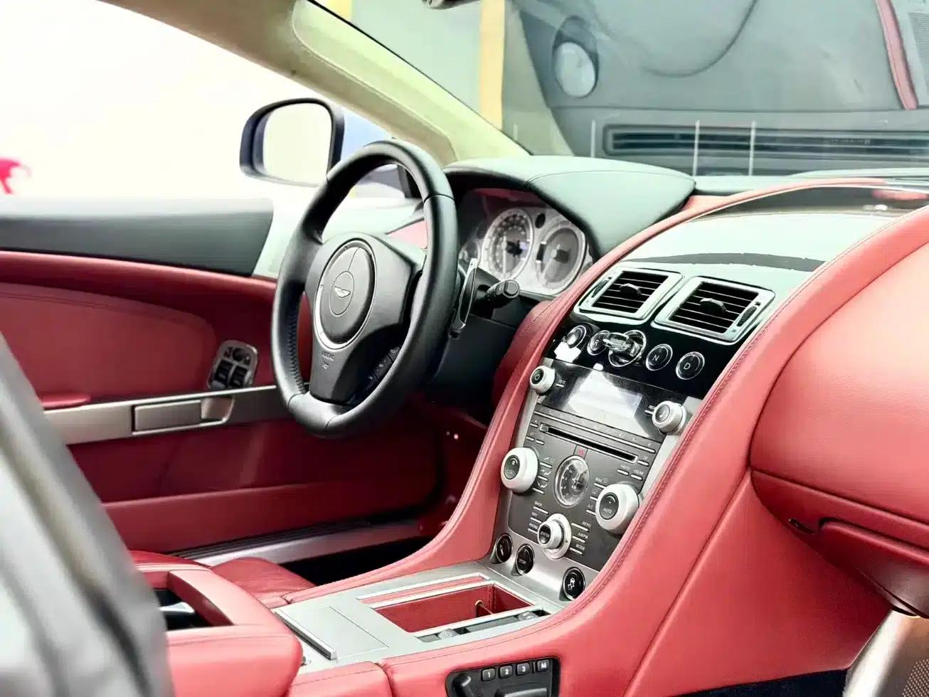 Aston Martin DB9 2011 6.0L Touchtronic Coupe — миниатюра 14