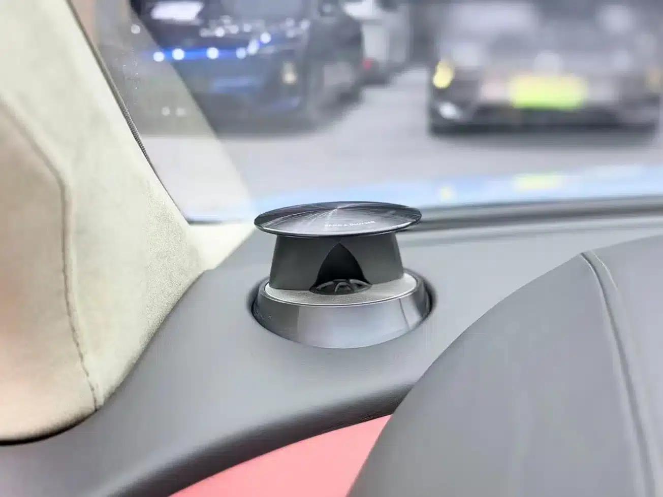 Aston Martin DB9 2011 6.0L Touchtronic Coupe — миниатюра 18