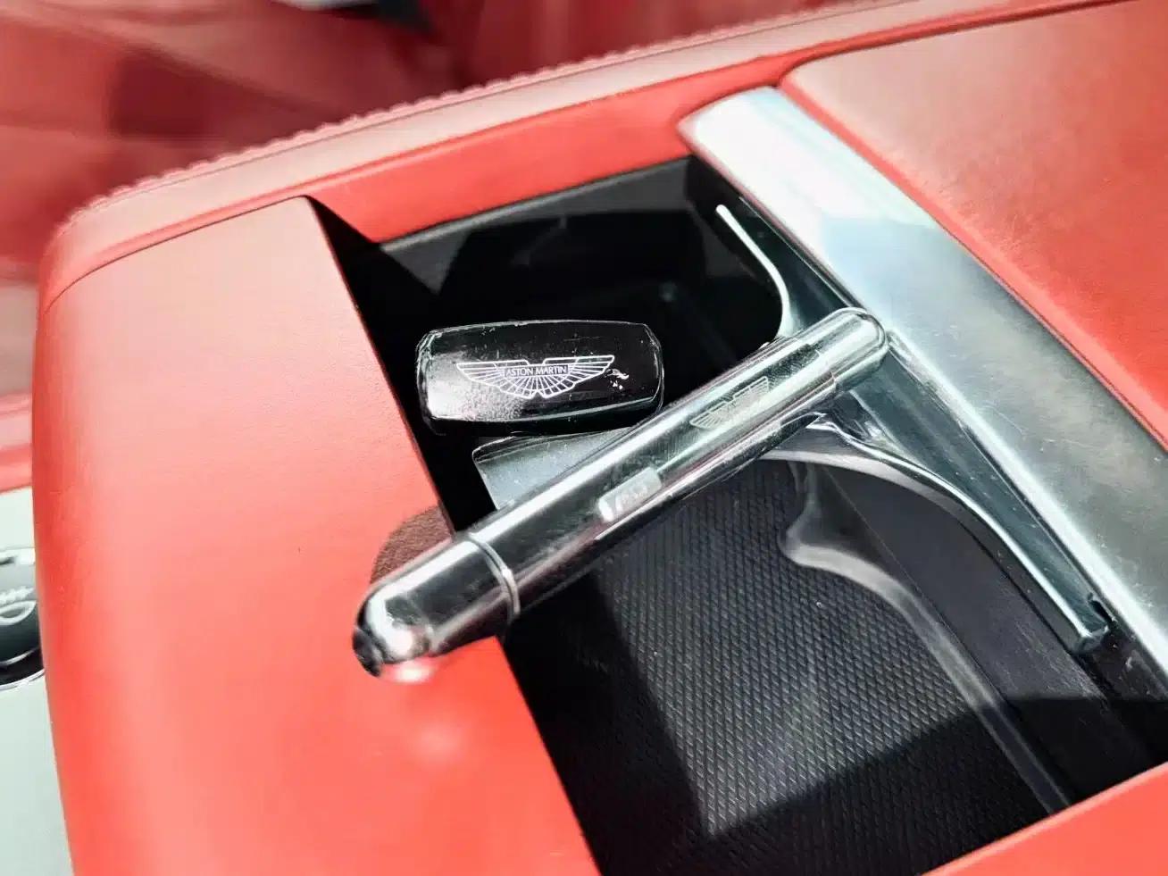 Aston Martin DB9 2011 6.0L Touchtronic Coupe — миниатюра 19