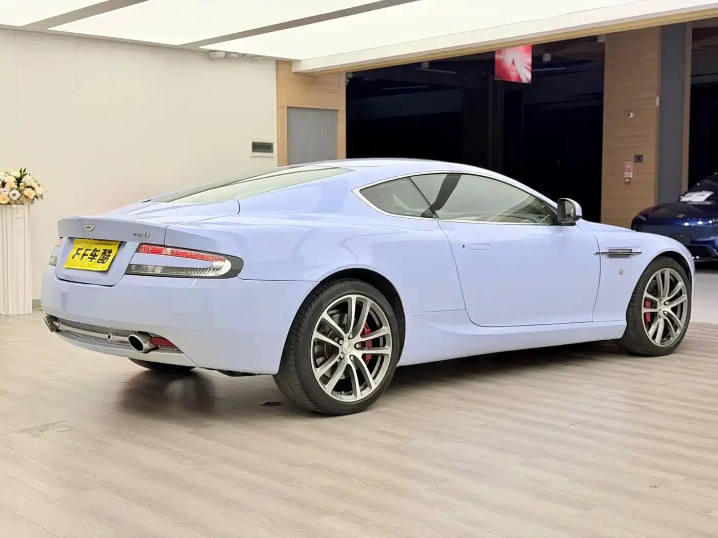 Aston Martin DB9 2011 6.0L Touchtronic Coupe — миниатюра 3