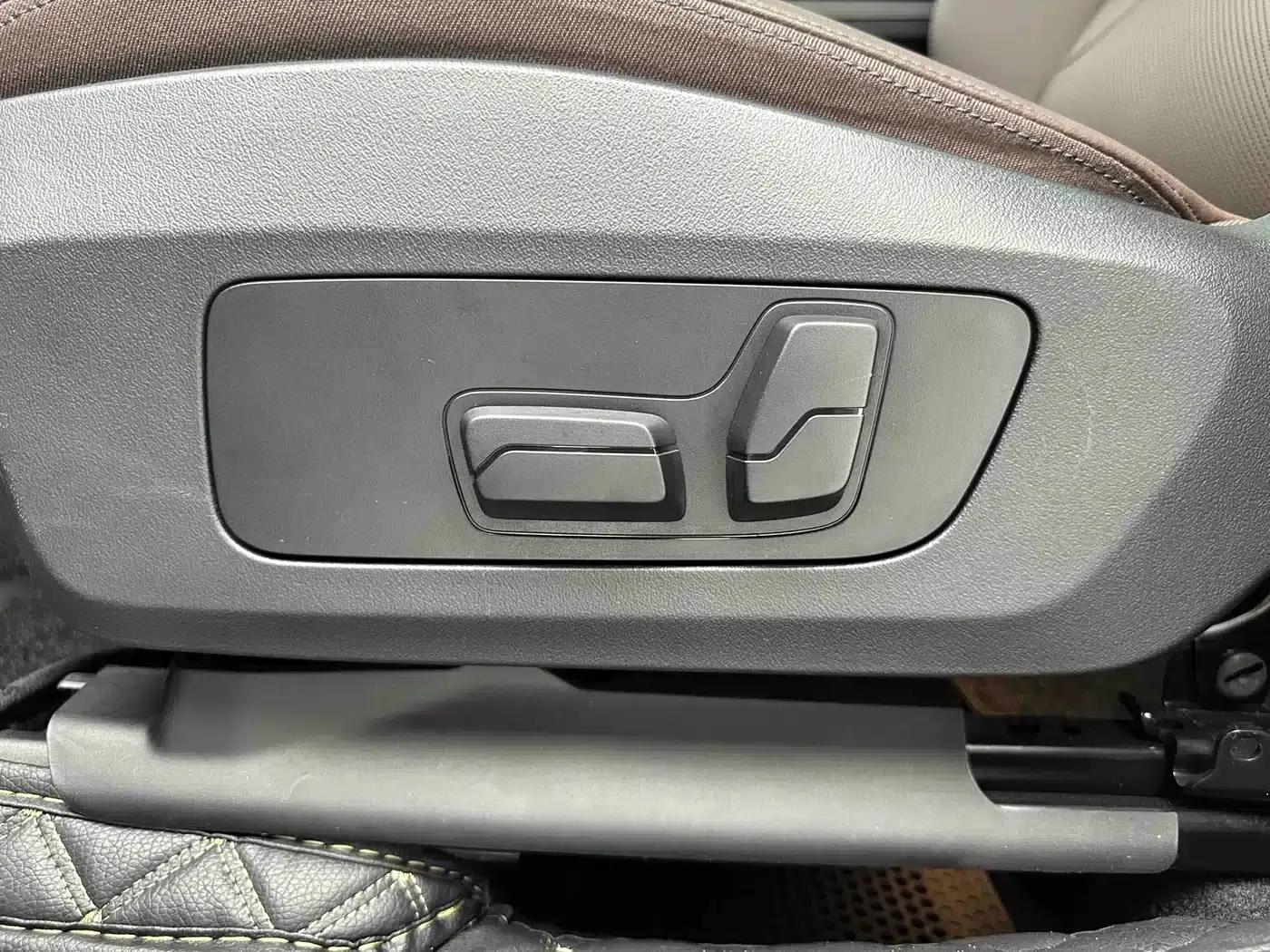 2023 BMW X1 sDrive20Li X Design Package — миниатюра 11