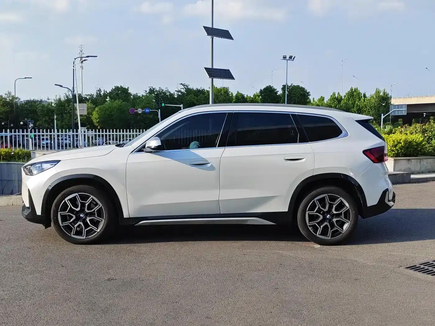 2023 BMW X1 xDrive25Li X Design Package — миниатюра 2