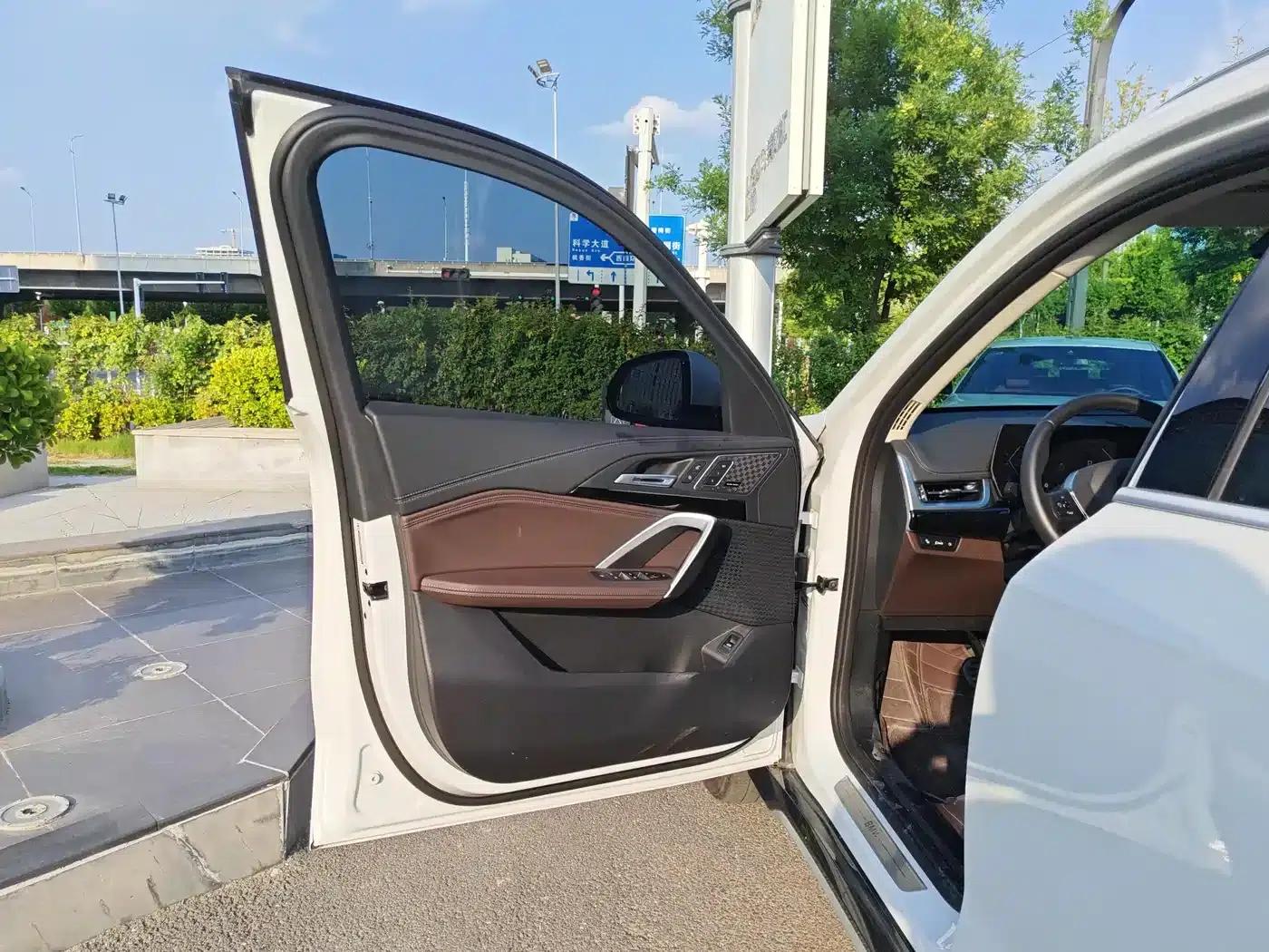 2023 BMW X1 xDrive25Li X Design Package — миниатюра 10