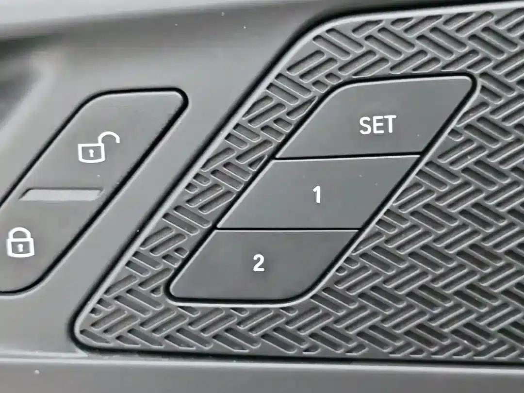 2023 BMW X1 sDrive20Li X Design Package — миниатюра 16