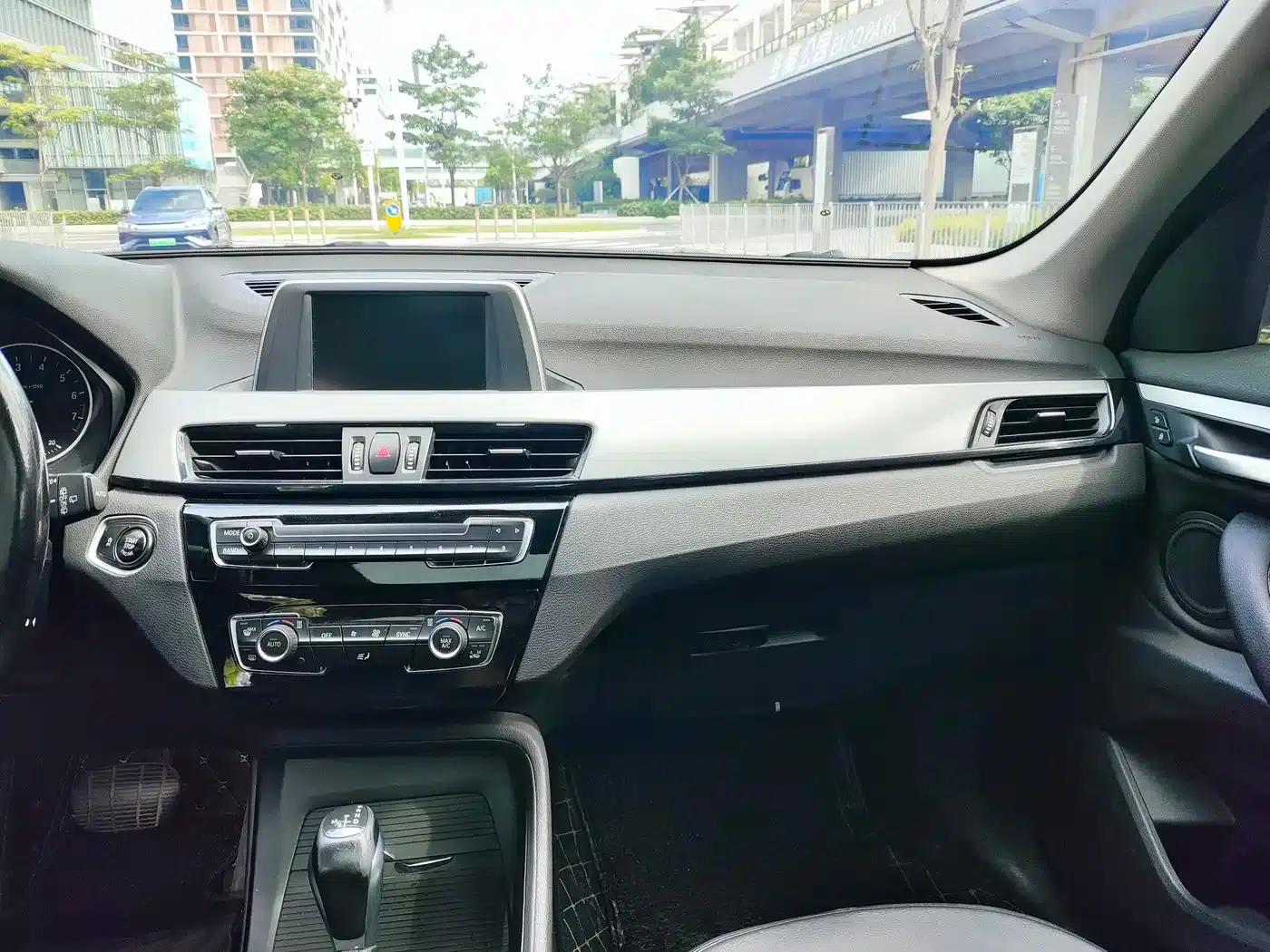 BMW X1 2018 sDrive18Li Fashion Edition — миниатюра 12