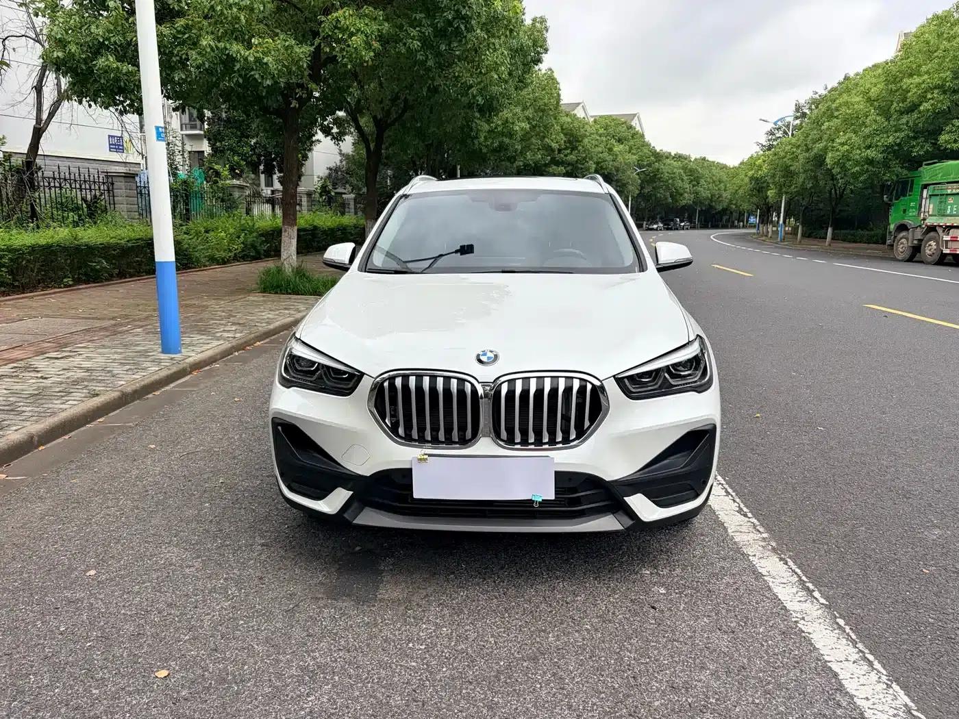 BMW X1 2022 sDrive25Li Leading Edition — миниатюра 1