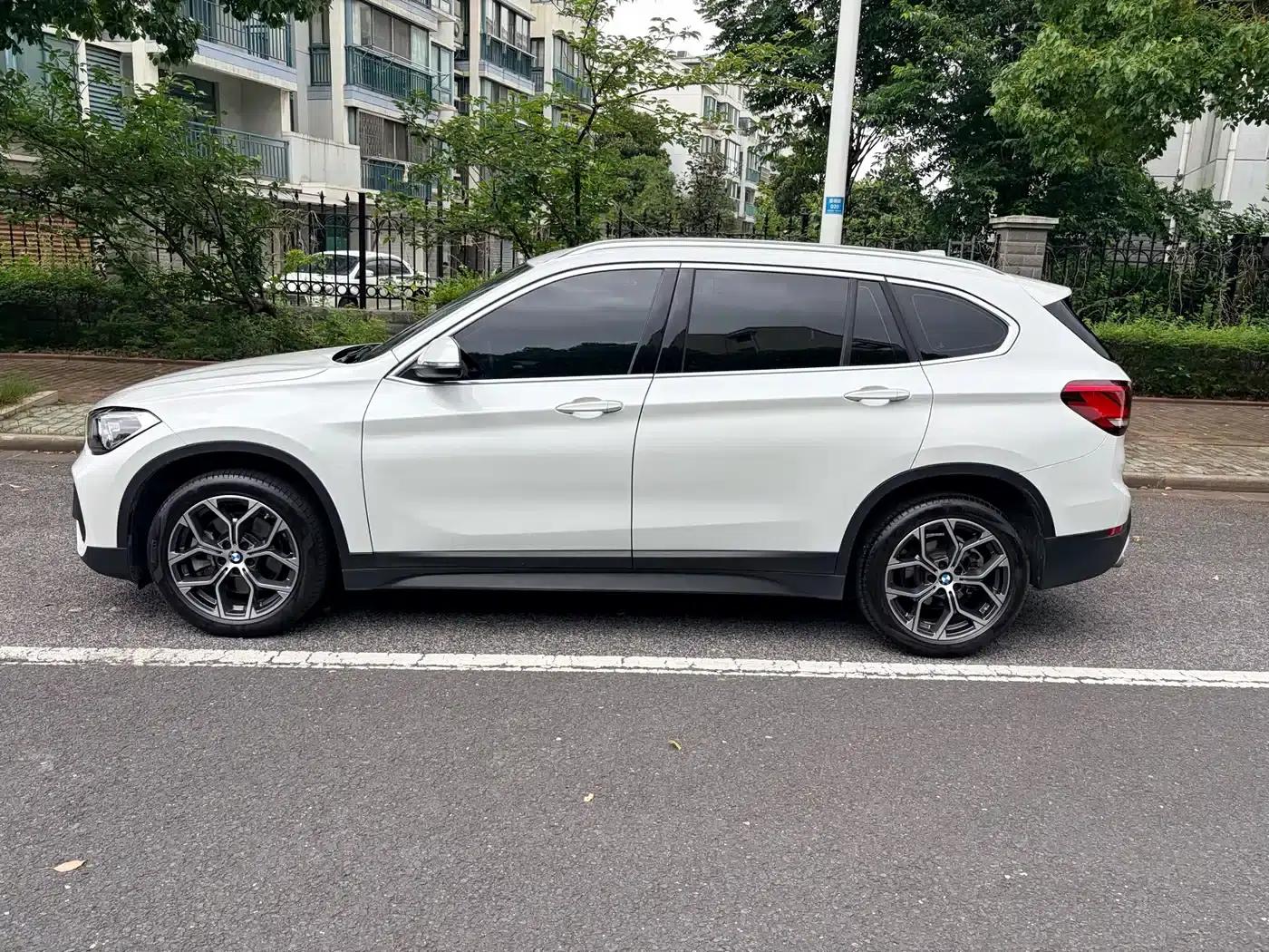 BMW X1 2022 sDrive25Li Leading Edition — миниатюра 3