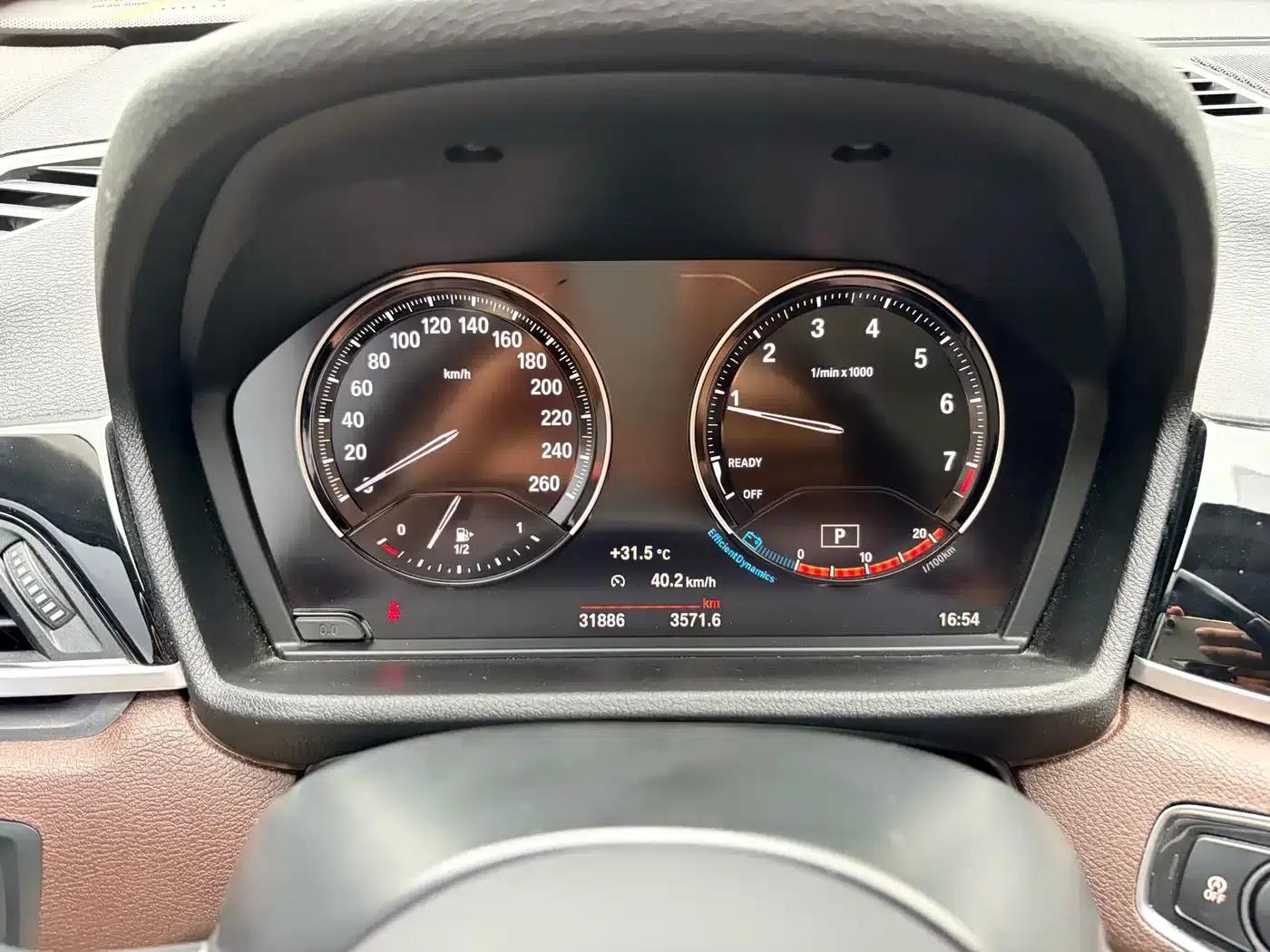 BMW X1 2022 sDrive25Li Leading Edition — миниатюра 9