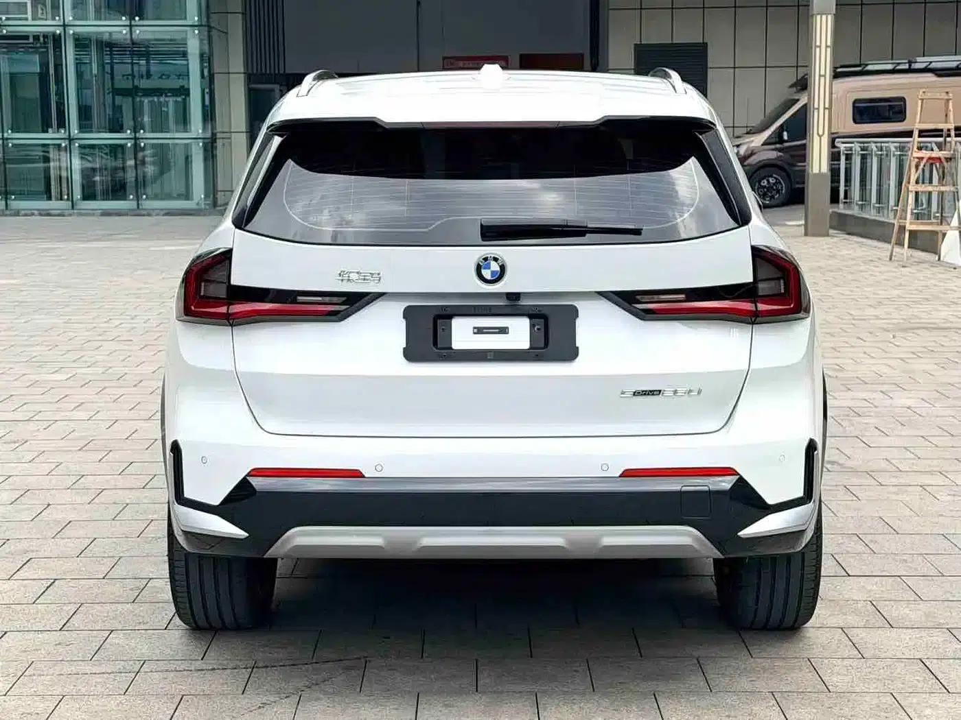 2024 BMW X1 xDrive25Li X Design Package — миниатюра 17