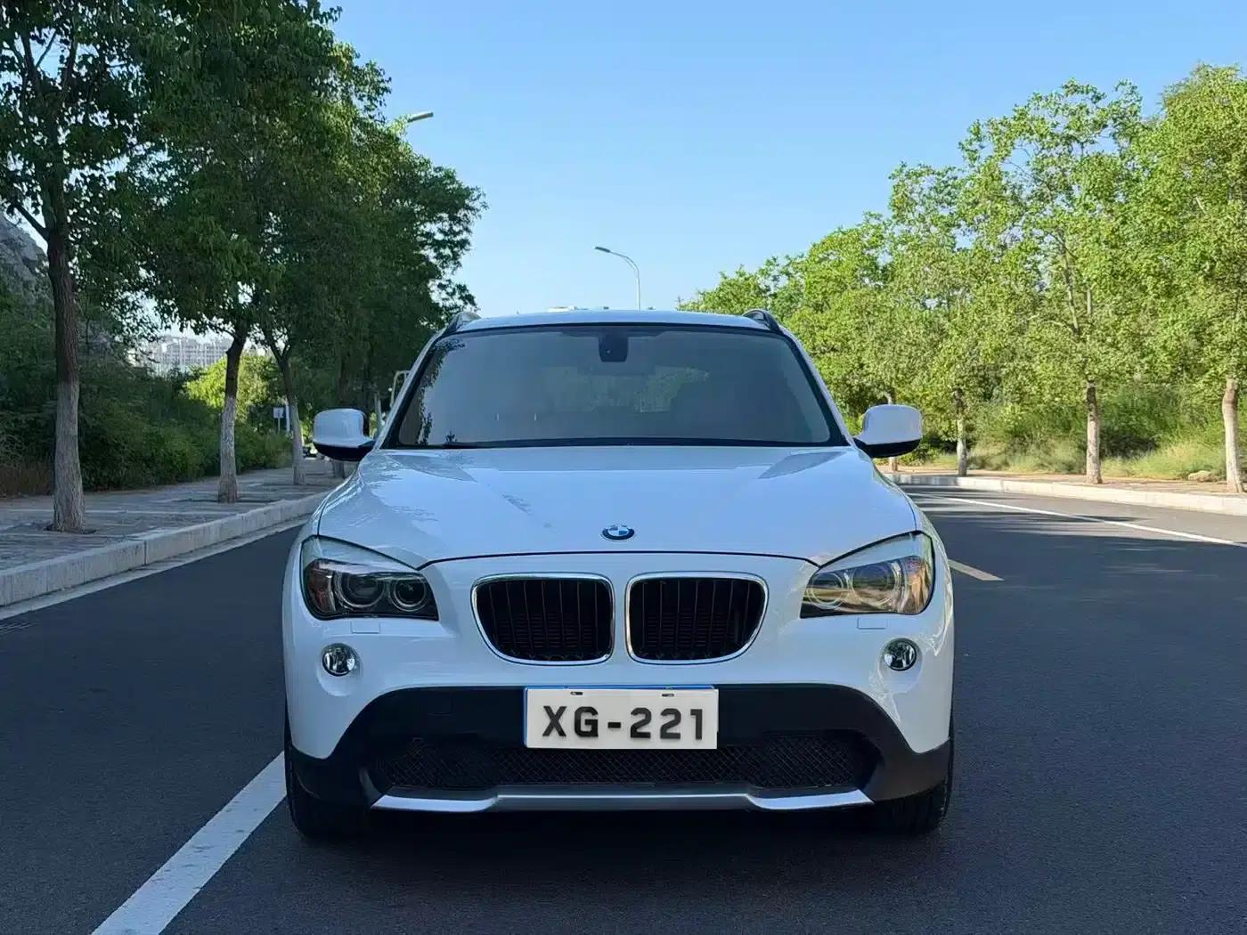 BMW X1 2012 sDrive20i Leading Edition — миниатюра 2
