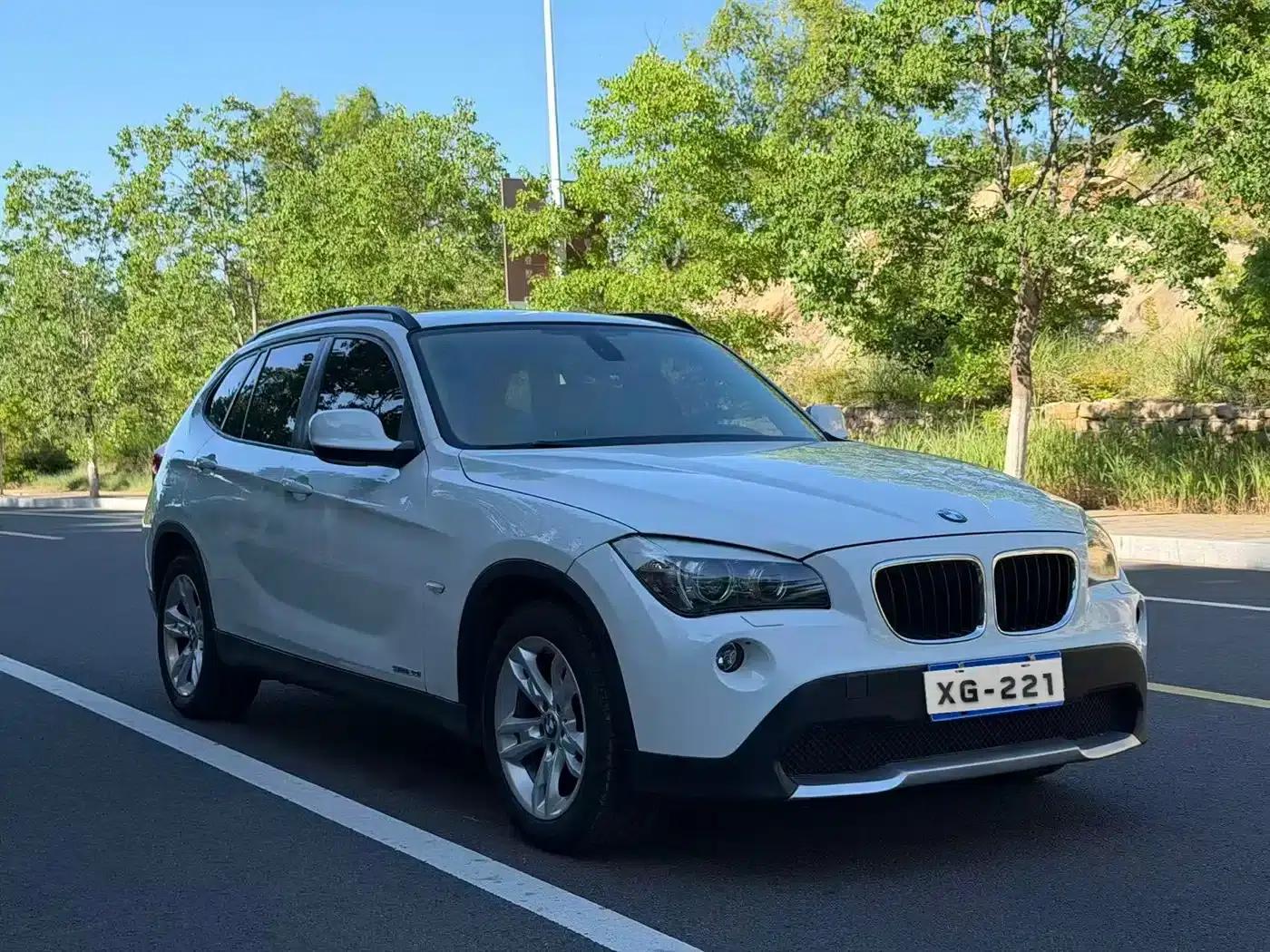 BMW X1 2012 sDrive20i Leading Edition — миниатюра 3