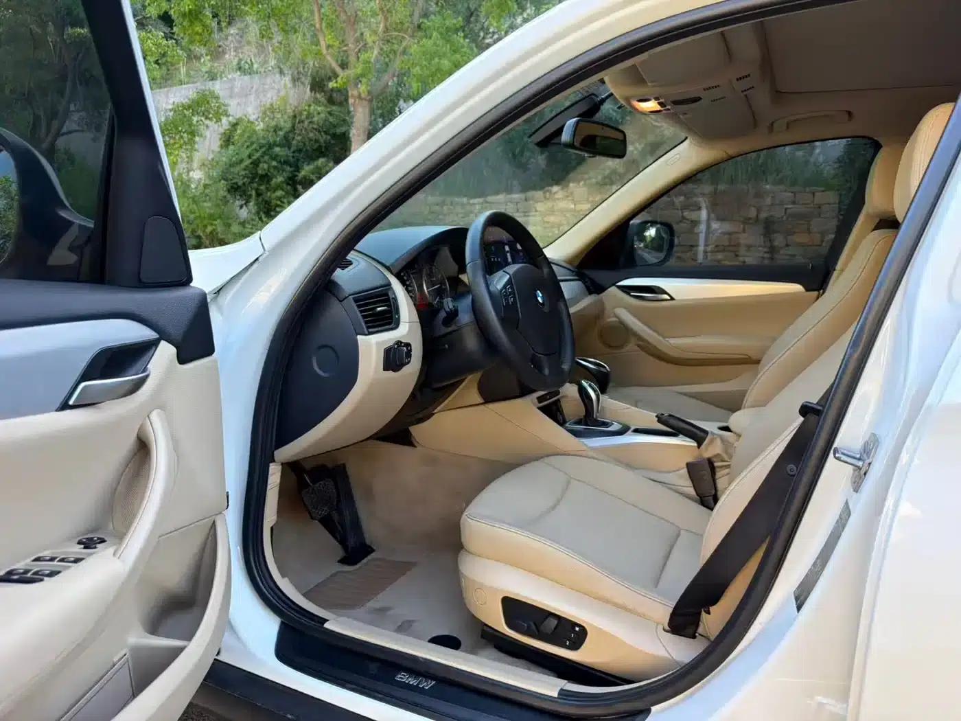 BMW X1 2012 sDrive20i Leading Edition — миниатюра 4