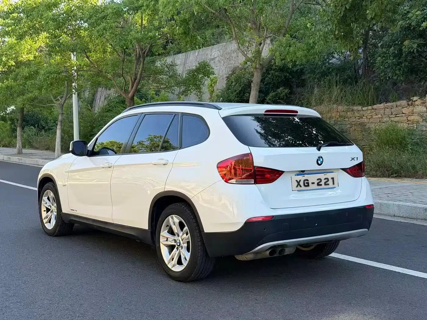 BMW X1 2012 sDrive20i Leading Edition — миниатюра 8