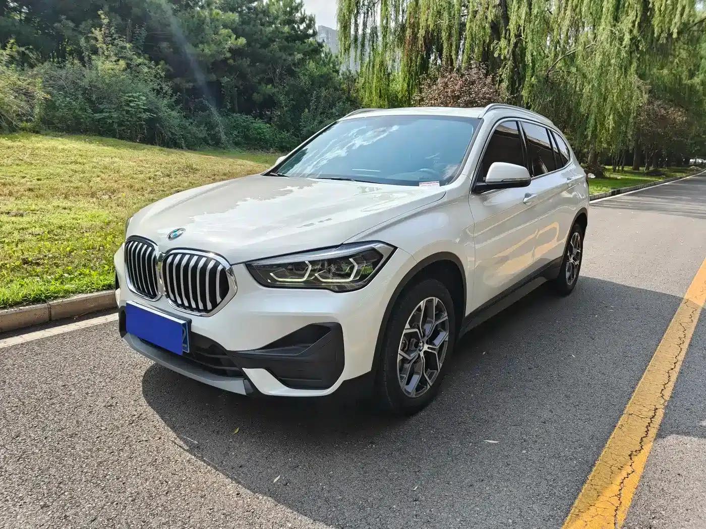 BMW X1 2021 sDrive25Li Leading Edition — миниатюра 1