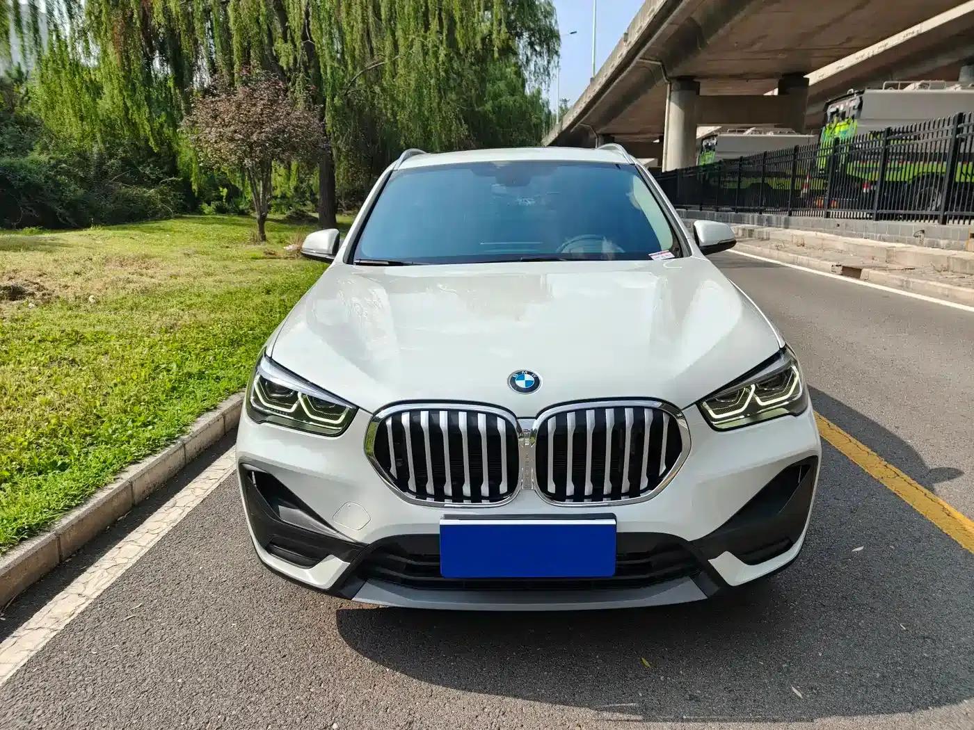 BMW X1 2021 sDrive25Li Leading Edition — миниатюра 2