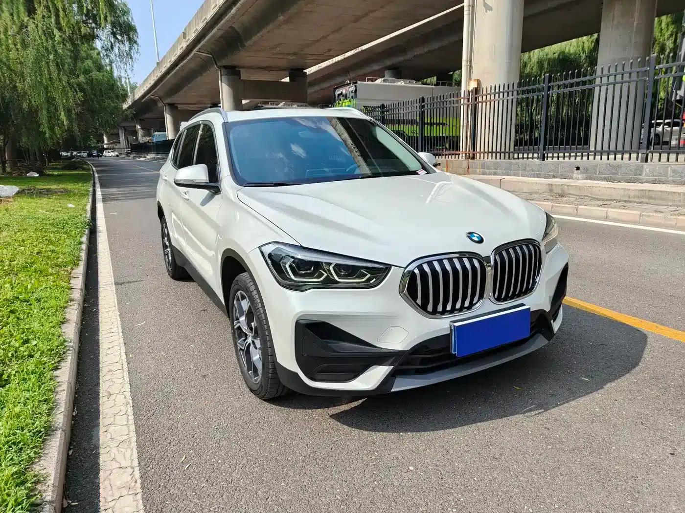BMW X1 2021 sDrive25Li Leading Edition — миниатюра 3