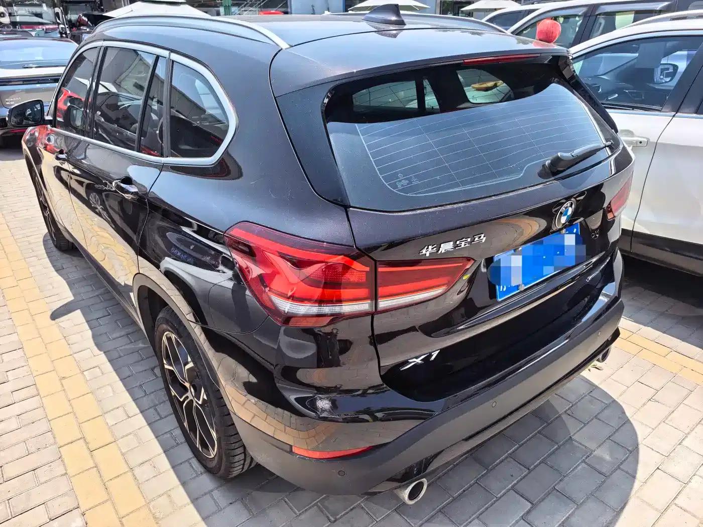 BMW X1 2022 sDrive25Li Leading Edition — миниатюра 4