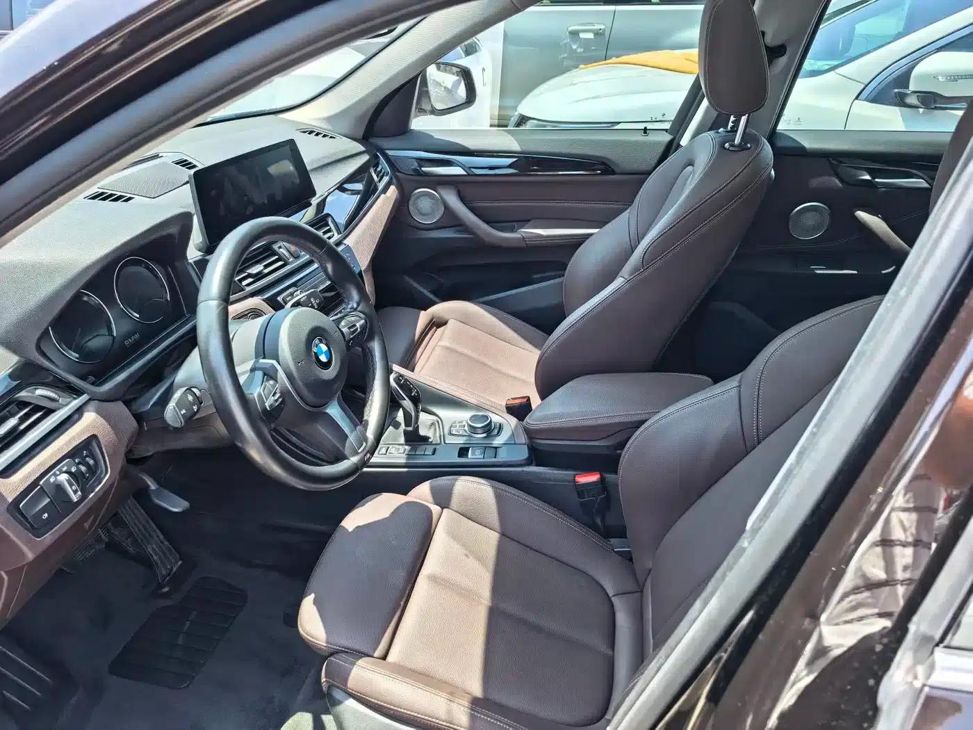 BMW X1 2022 sDrive25Li Leading Edition — миниатюра 7