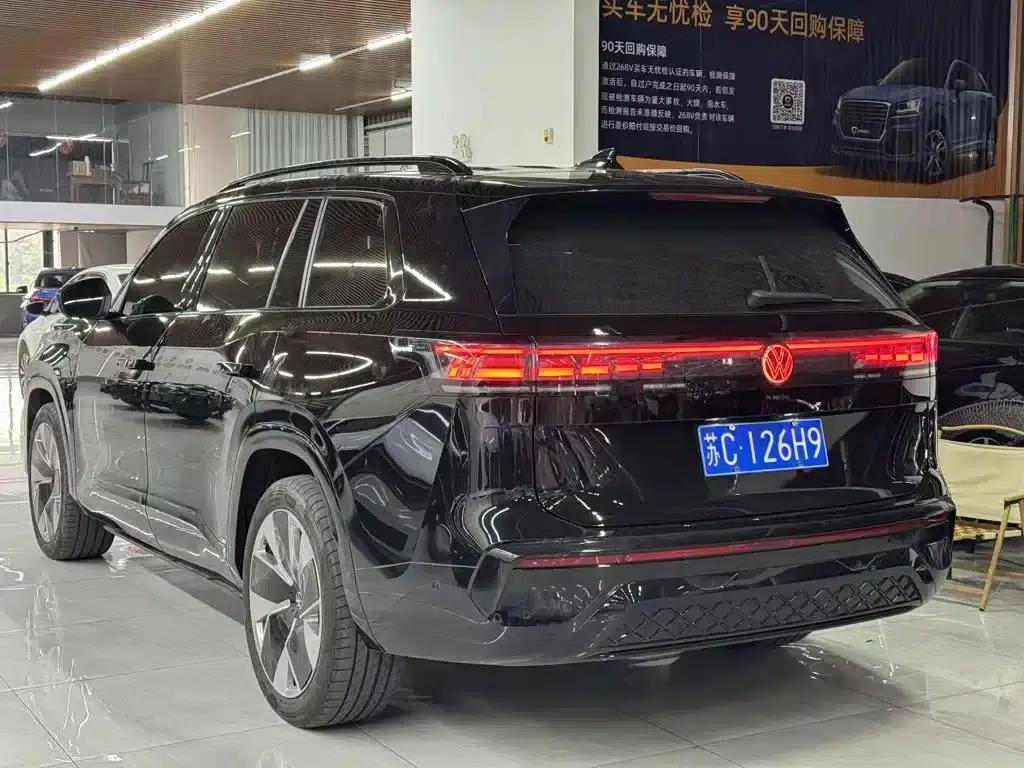 2025 Teramont Pro 450TSI 4WD Summit Edition — миниатюра 4