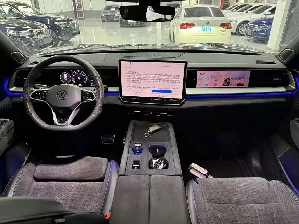 2025 Teramont Pro 450TSI 4WD Summit Edition — миниатюра 5
